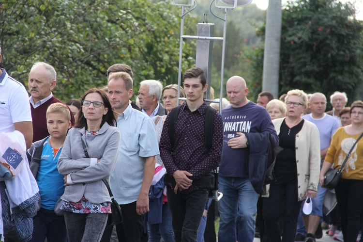 Z Jodłowej pod krzyż na granicy z Przeczycą