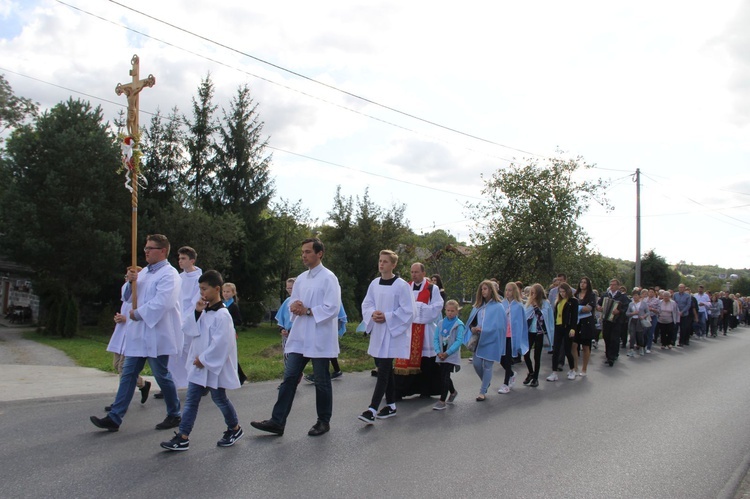 Z Jodłowej pod krzyż na granicy z Przeczycą