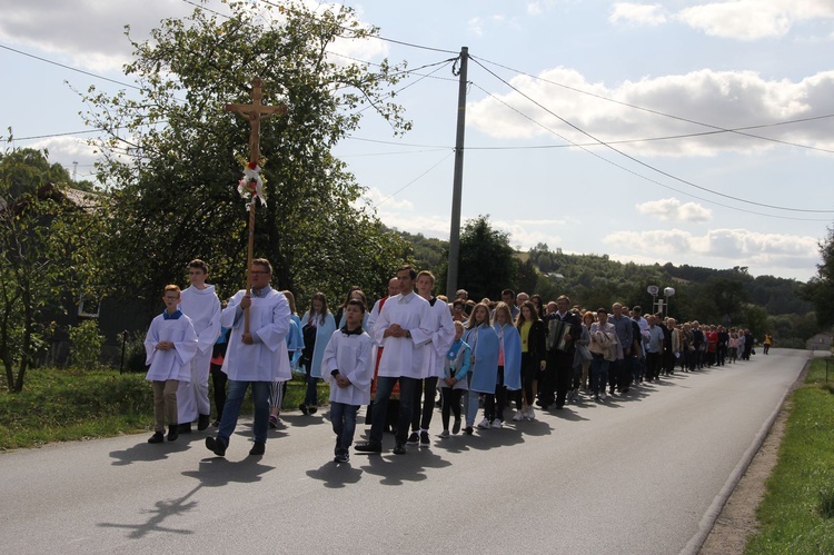 Z Jodłowej pod krzyż na granicy z Przeczycą