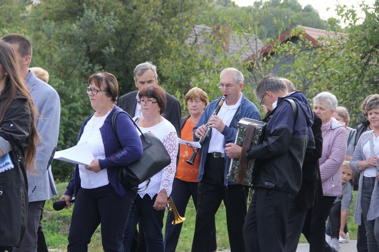 Z Jodłowej pod krzyż na granicy z Przeczycą