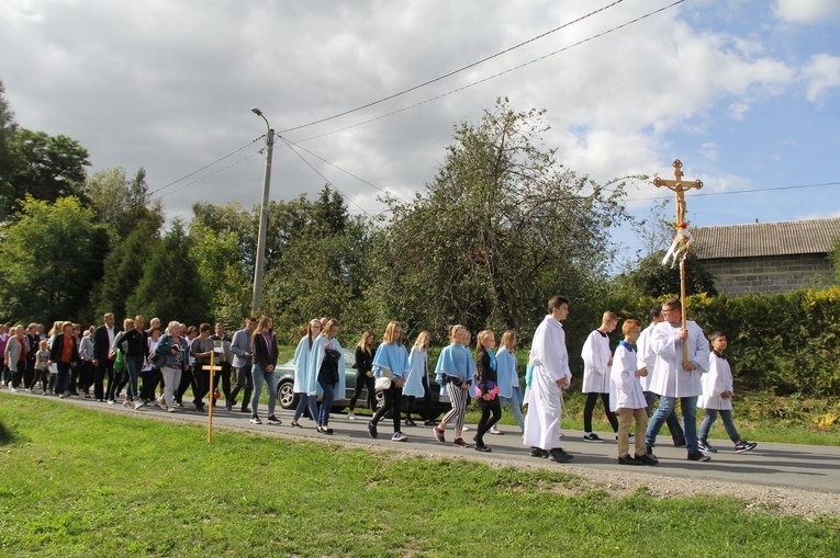 Z Jodłowej pod krzyż na granicy z Przeczycą