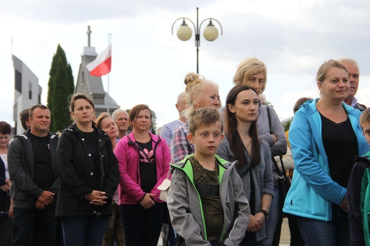 Z Jodłowej pod krzyż na granicy z Przeczycą