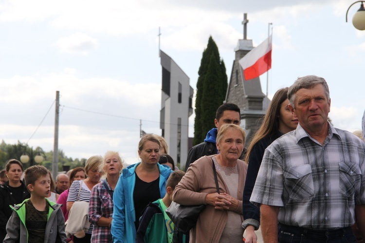 Z Jodłowej pod krzyż na granicy z Przeczycą