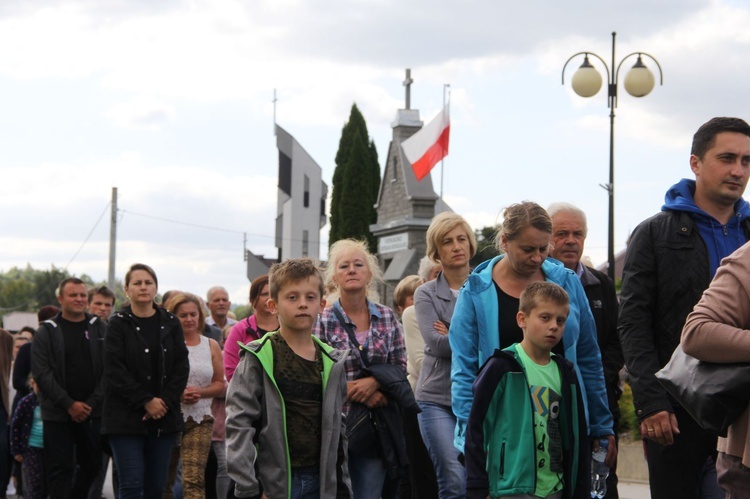 Z Jodłowej pod krzyż na granicy z Przeczycą