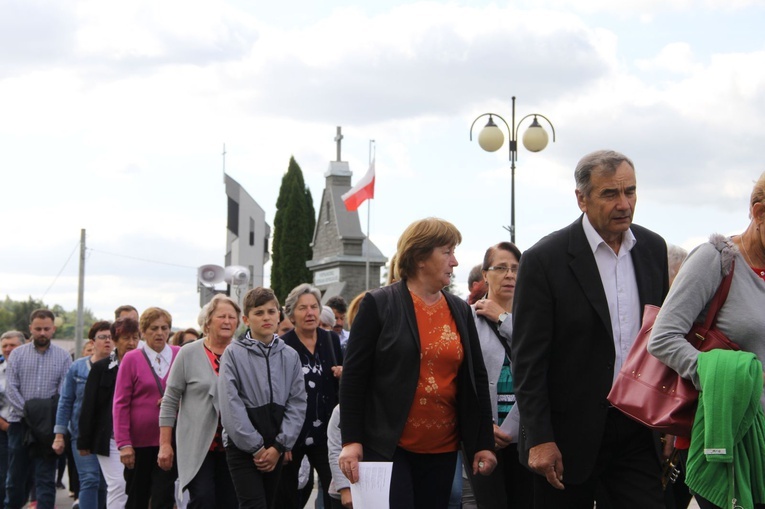 Z Jodłowej pod krzyż na granicy z Przeczycą