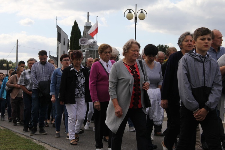 Z Jodłowej pod krzyż na granicy z Przeczycą