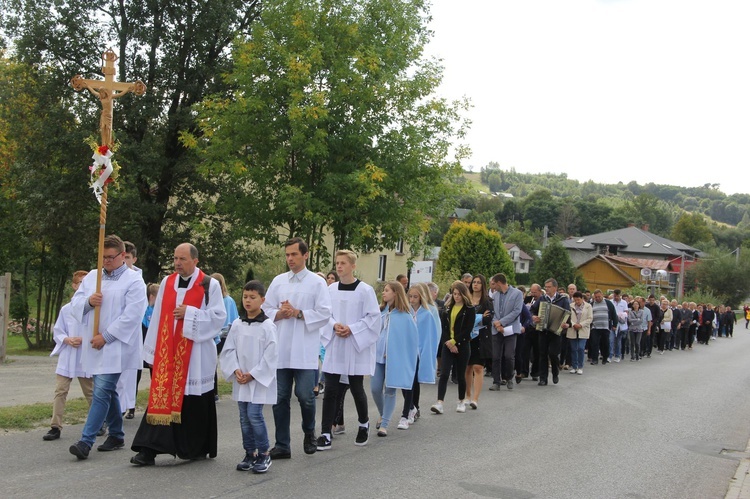 Z Jodłowej pod krzyż na granicy z Przeczycą