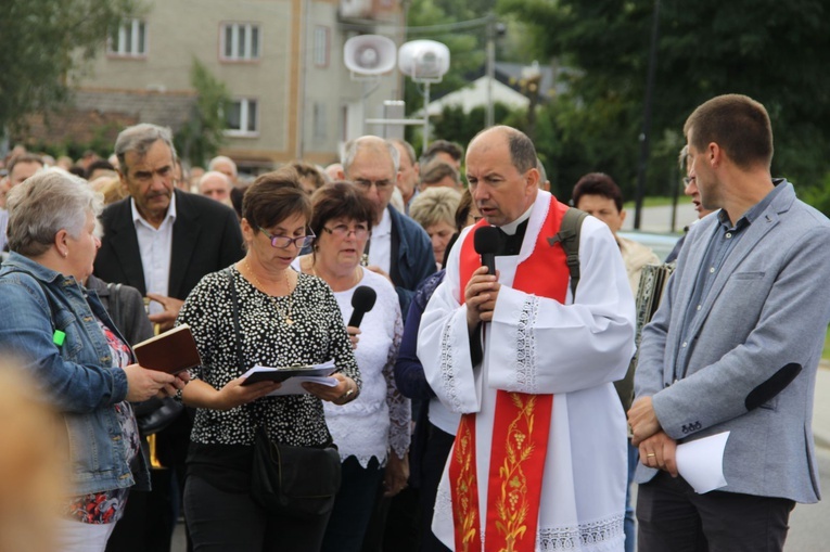 Z Jodłowej pod krzyż na granicy z Przeczycą