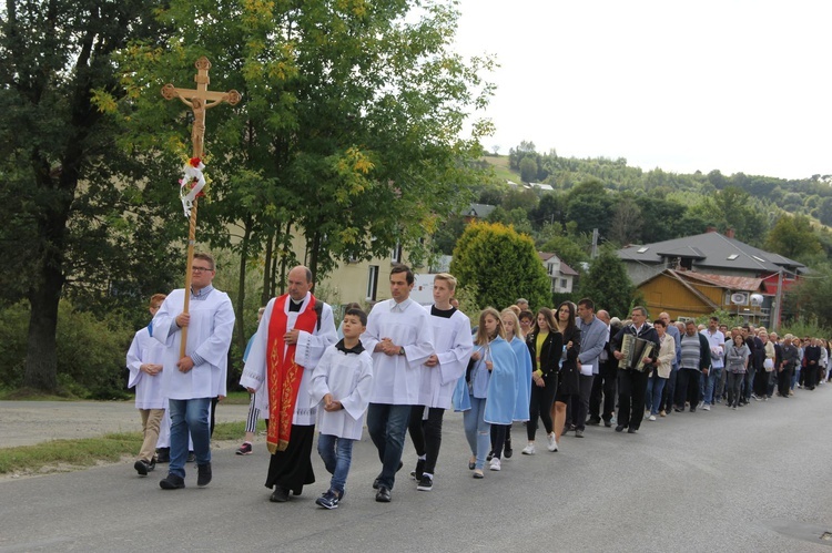 Z Jodłowej pod krzyż na granicy z Przeczycą