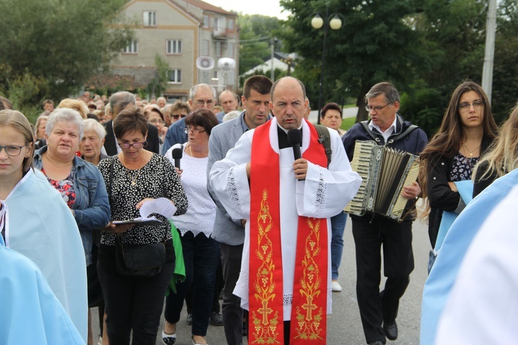 Z Jodłowej pod krzyż na granicy z Przeczycą