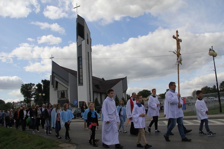 Z Jodłowej pod krzyż na granicy z Przeczycą