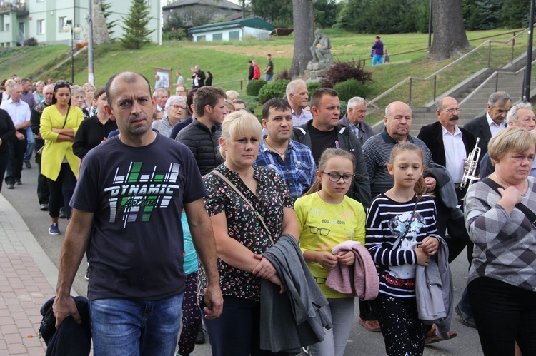 Z Jodłowej pod krzyż na granicy z Przeczycą