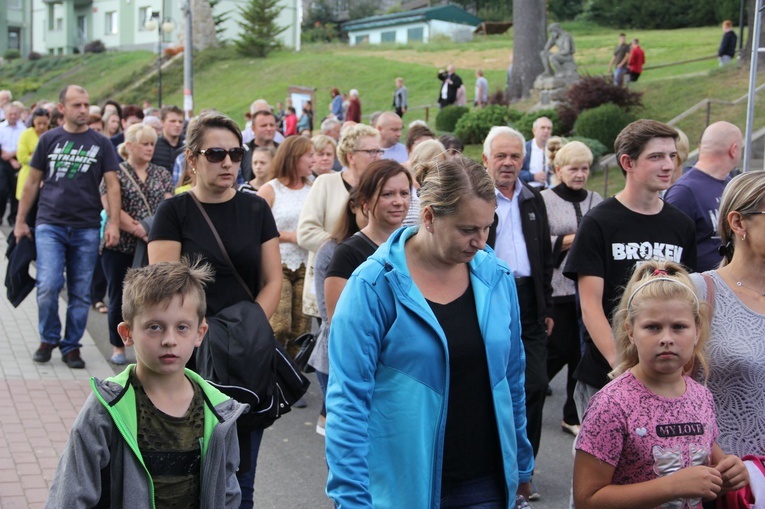 Z Jodłowej pod krzyż na granicy z Przeczycą