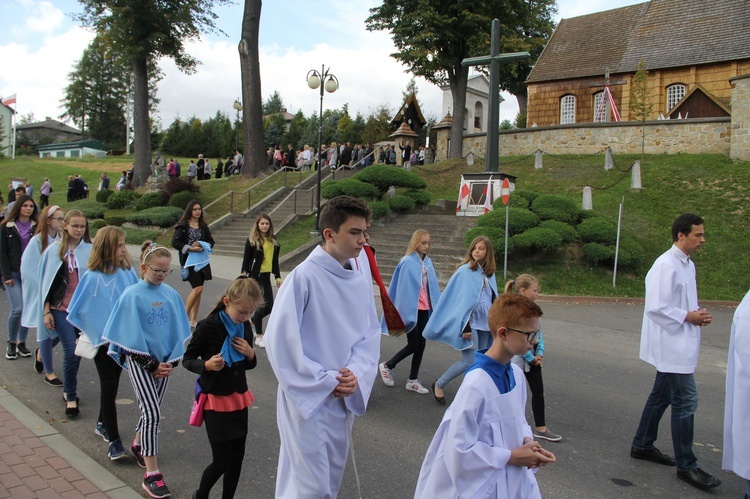 Z Jodłowej pod krzyż na granicy z Przeczycą