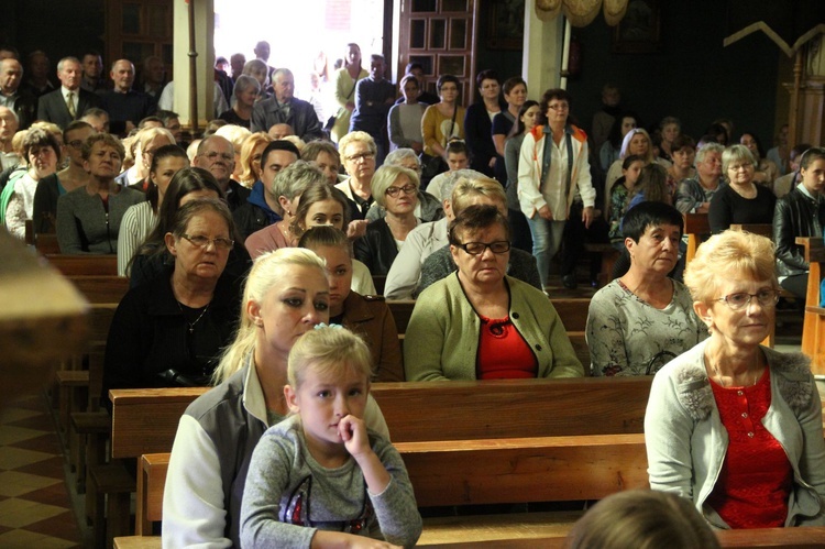 Z Jodłowej pod krzyż na granicy z Przeczycą