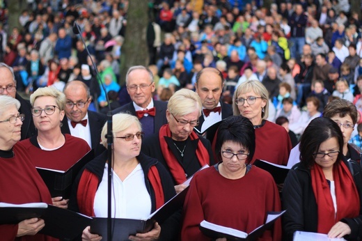 Góra Świętej Anny: Nabożeństwo ze świecami