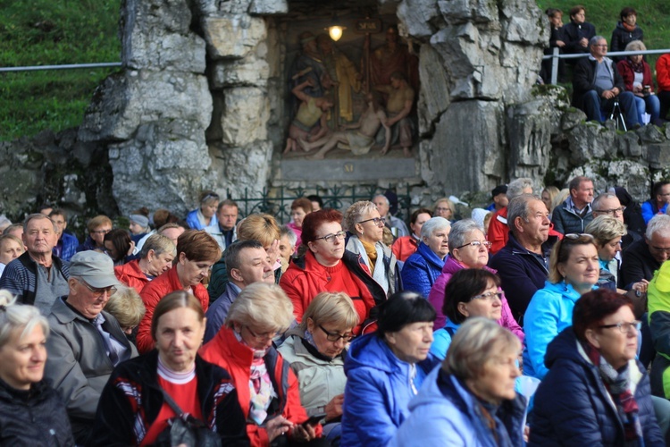 Góra Świętej Anny: Nabożeństwo ze świecami