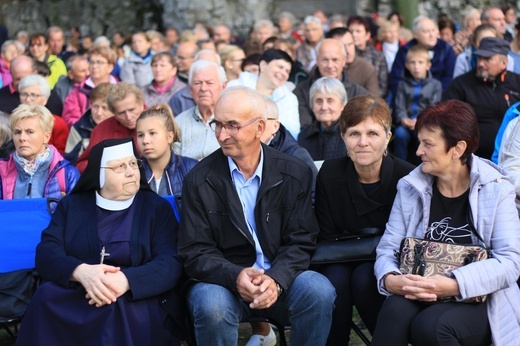 Góra Świętej Anny: Nabożeństwo ze świecami