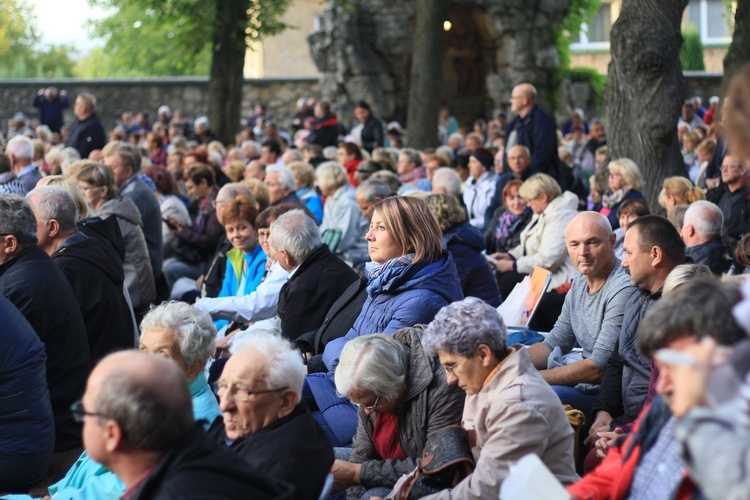 Góra Świętej Anny: Nabożeństwo ze świecami