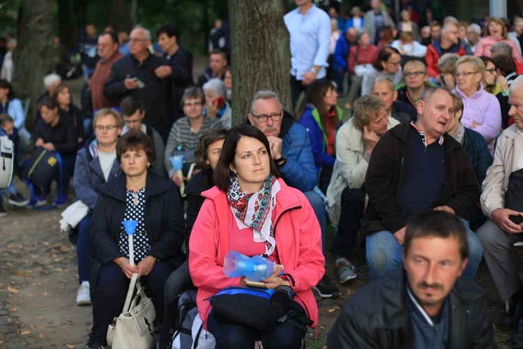 Góra Świętej Anny: Nabożeństwo ze świecami