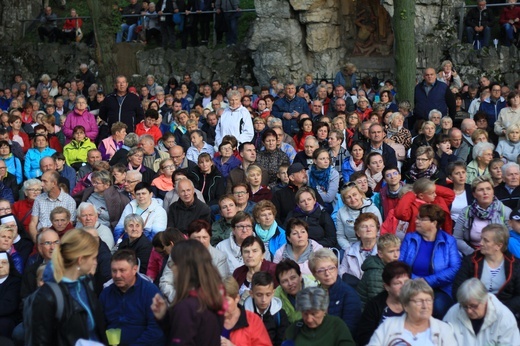 Góra Świętej Anny: Nabożeństwo ze świecami