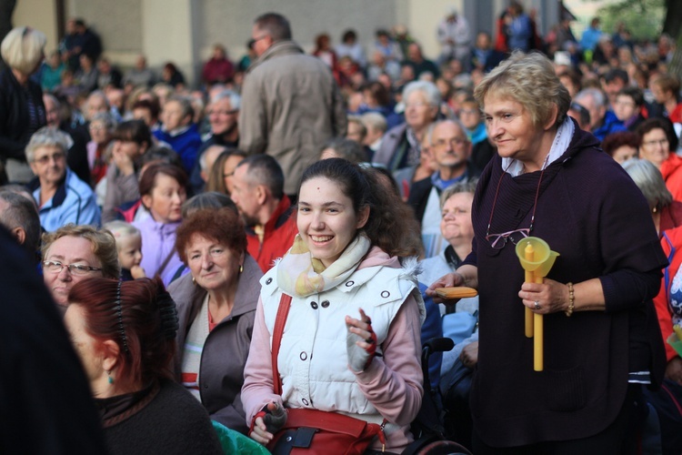 Góra Świętej Anny: Nabożeństwo ze świecami