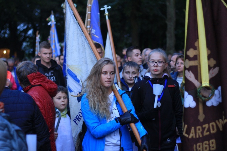 Góra Świętej Anny: Nabożeństwo ze świecami