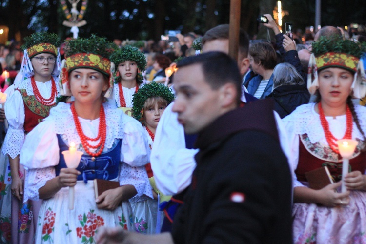 Góra Świętej Anny: Nabożeństwo ze świecami