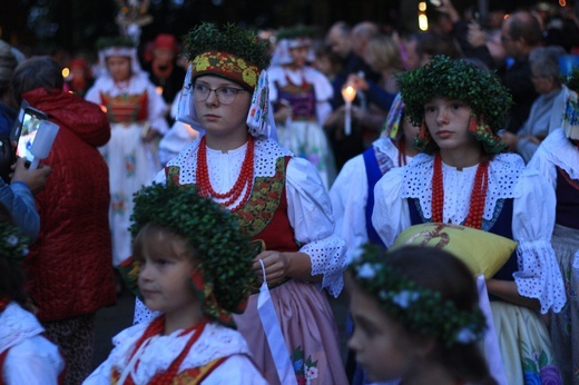 Góra Świętej Anny: Nabożeństwo ze świecami