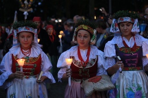 Góra Świętej Anny: Nabożeństwo ze świecami