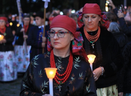 Góra Świętej Anny: Nabożeństwo ze świecami