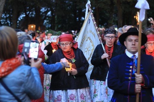 Góra Świętej Anny: Nabożeństwo ze świecami