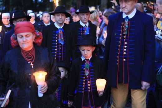 Góra Świętej Anny: Nabożeństwo ze świecami