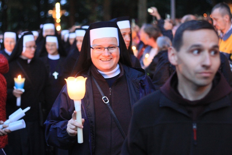 Góra Świętej Anny: Nabożeństwo ze świecami