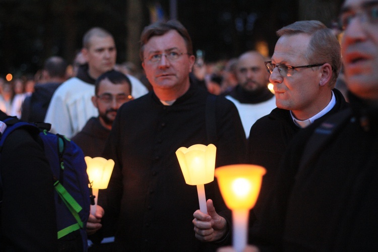 Góra Świętej Anny: Nabożeństwo ze świecami