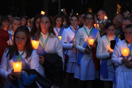 Góra Świętej Anny: Nabożeństwo ze świecami