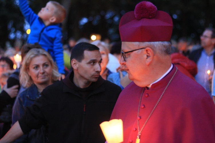 Góra Świętej Anny: Nabożeństwo ze świecami