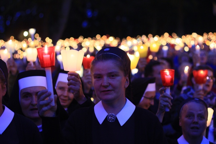 Góra Świętej Anny: Nabożeństwo ze świecami