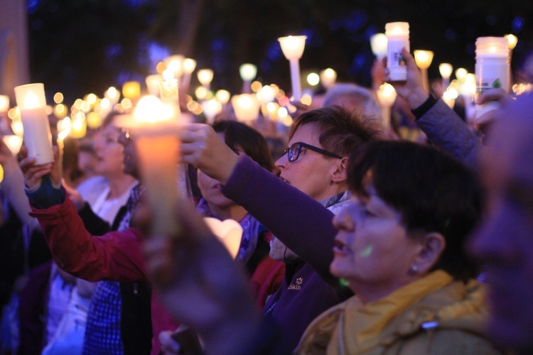 Góra Świętej Anny: Nabożeństwo ze świecami