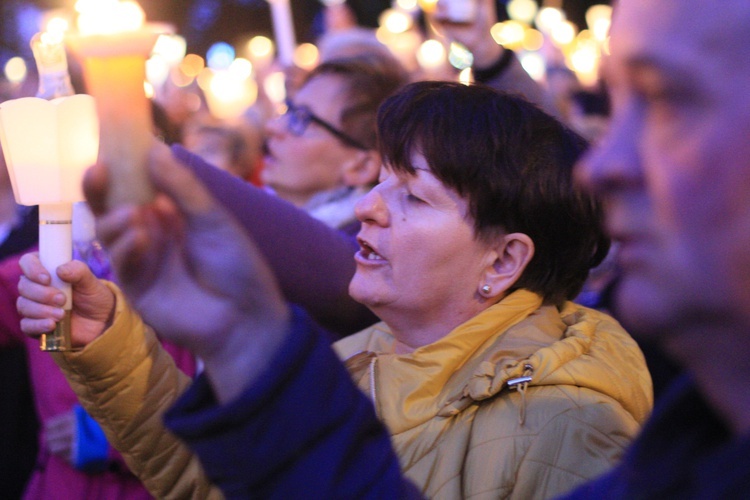 Góra Świętej Anny: Nabożeństwo ze świecami