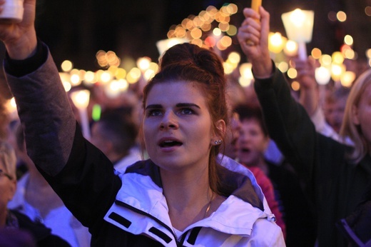 Góra Świętej Anny: Nabożeństwo ze świecami