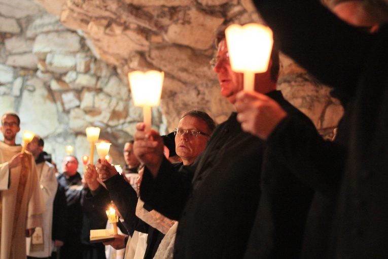 Góra Świętej Anny: Nabożeństwo ze świecami