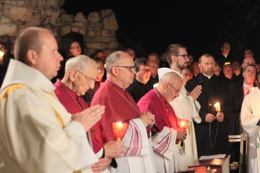 Góra Świętej Anny: Nabożeństwo ze świecami