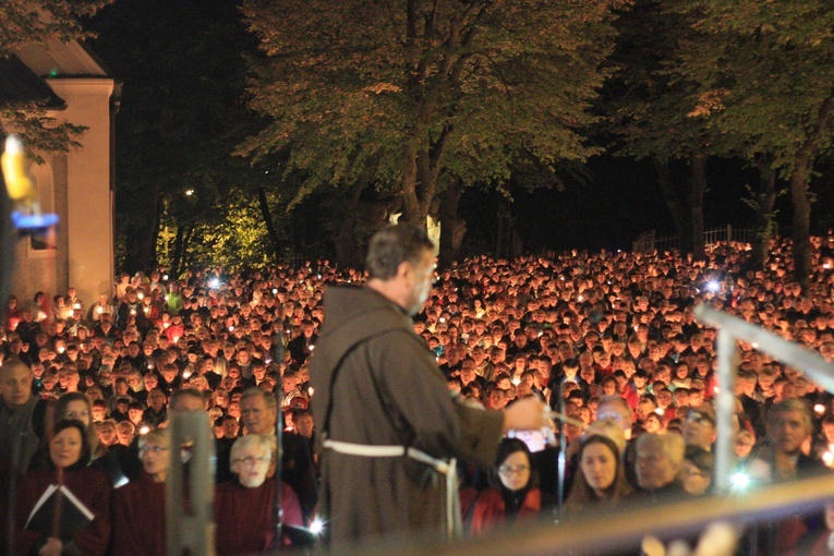 Góra Świętej Anny: Nabożeństwo ze świecami