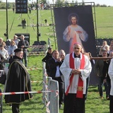 Pielgrzymka Diecezjalna do Skrzatusza. Adoracja Krzyża