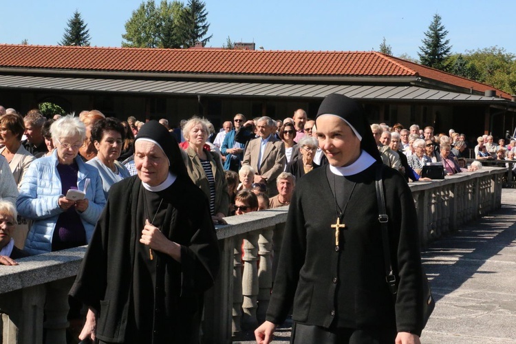 Odpust w opactwie cystersów w Mogile ku czci Podwyższenia Krzyża Świętego