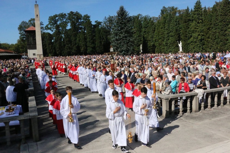 Odpust w opactwie cystersów w Mogile ku czci Podwyższenia Krzyża Świętego