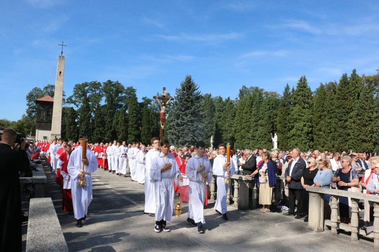 Odpust w opactwie cystersów w Mogile ku czci Podwyższenia Krzyża Świętego