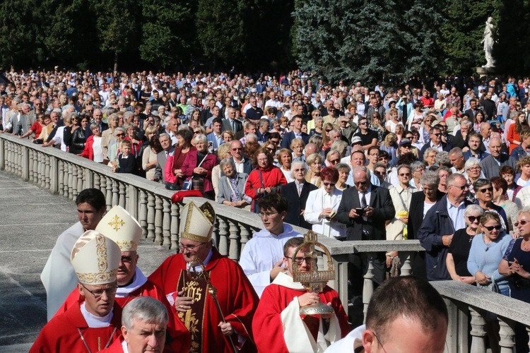 Odpust w opactwie cystersów w Mogile ku czci Podwyższenia Krzyża Świętego