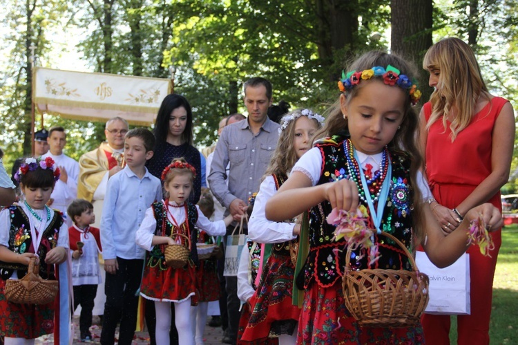 Wprowadzenie relikwii błogosławionych męczenników z Pariacoto do Wielkiej Wsi